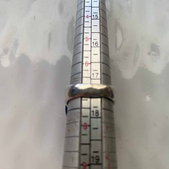 Silpada Blue “Midnight Star” Ring size 7
R2866 - Picture 6 of 7